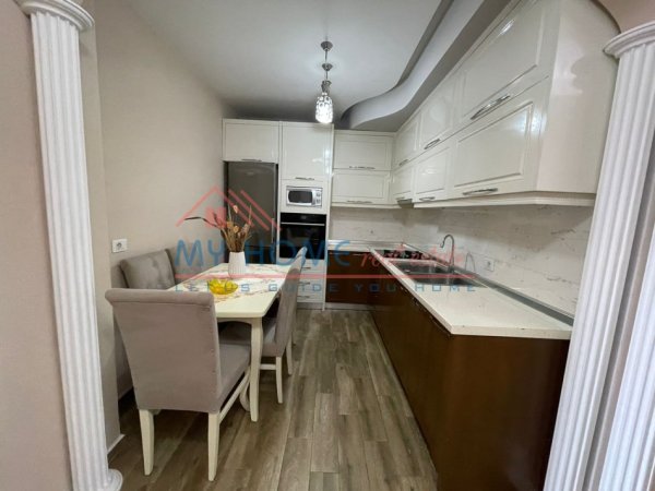 Tirane, jepet me qera apartament 1+1+Ballkon Kati 4, 74 m² 620 € (Rruga Qemal Stafa)