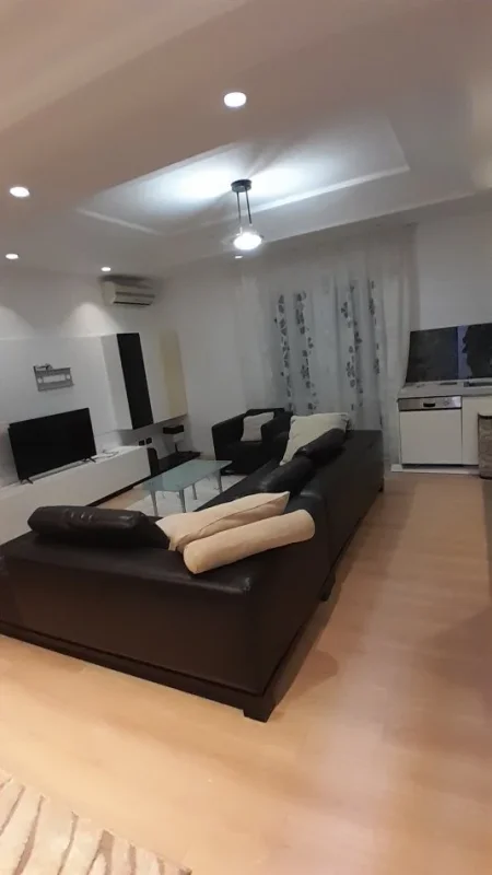 Tirane, jepet me qera apartament 2+1+Aneks+Ballkon Kati 2, 130 m² 600 € (Te Ambasada Turke, perballe Sofres Ariut, Rr. Elbasanit)