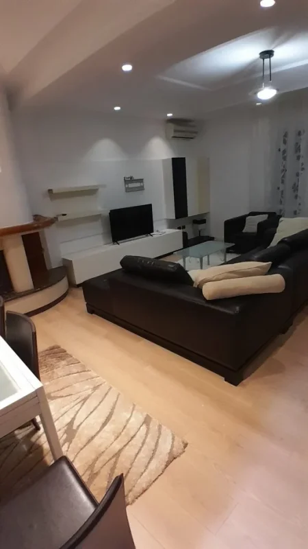 Tirane, jepet me qera apartament 2+1+Aneks+Ballkon Kati 2, 130 m² 600 € (Te Ambasada Turke, perballe Sofres Ariut, Rr. Elbasanit)