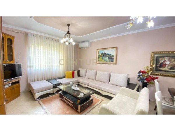Tirane, jepet me qera apartament 2+1 Kati 7, 100 m² 750 € 
