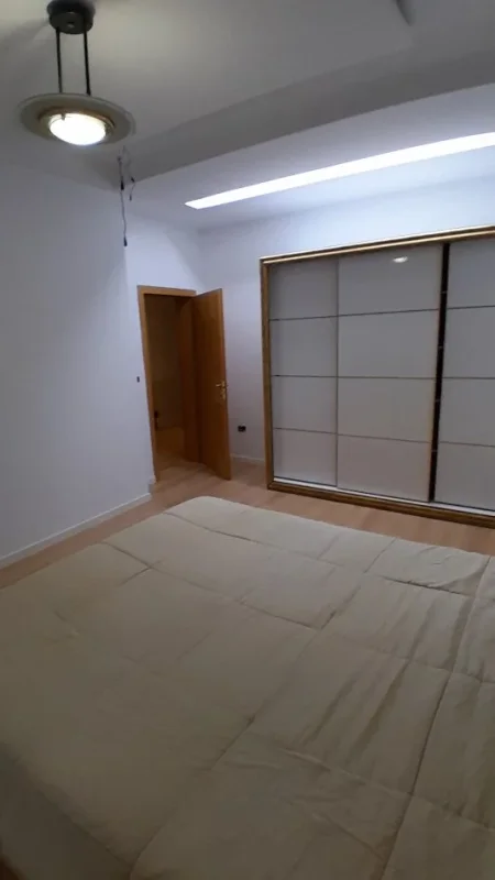 Tirane, jepet me qera apartament 2+1+Aneks+Ballkon Kati 2, 130 m² 600 € (Te Ambasada Turke, perballe Sofres Ariut, Rr. Elbasanit)