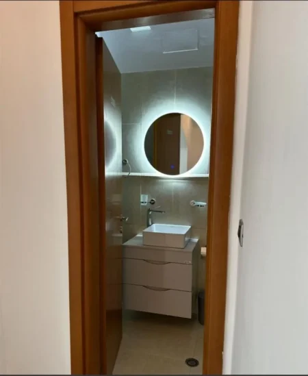 Tirane, jepet me qera ambjent biznesi Kati 2, 95 m² 1.000 € (Mbi Bar Tribeka, Brigada 8)