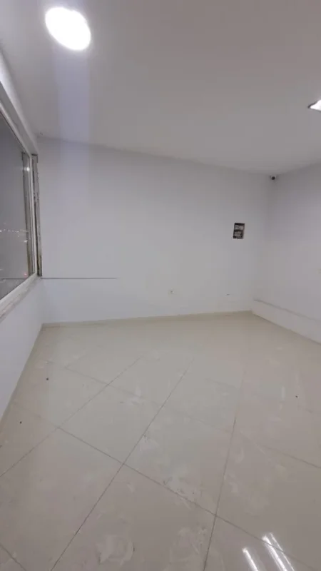 Tirane, jepet me qera ambjent biznesi , 161 m² 2.009 € (Astir)