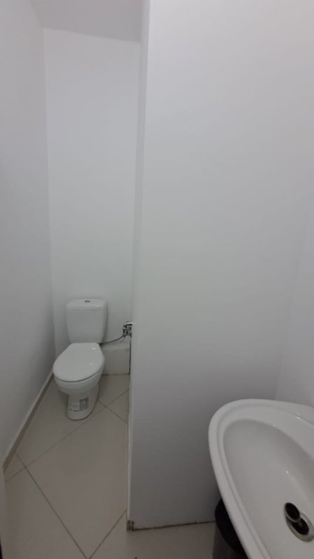 Tirane, jepet me qera ambjent biznesi , 161 m² 2.009 € (Astir)