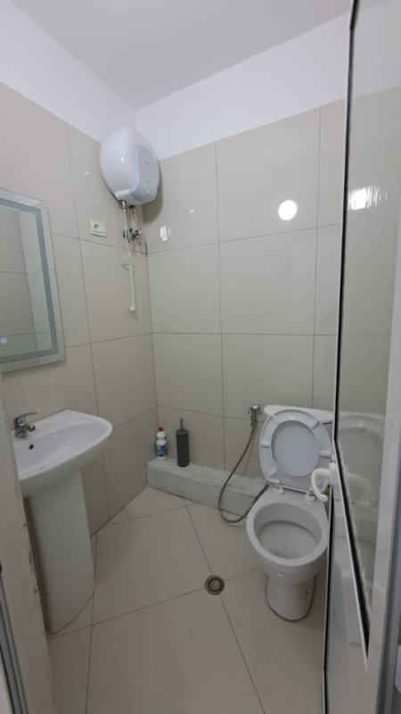 Tirane, jepet me qera ambjent biznesi , 161 m² 2.009 € (Astir)