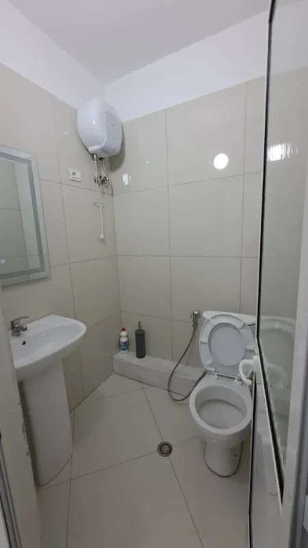 Tirane, jepet me qera ambjent biznesi , 161 m² 2.009 € (Astir)