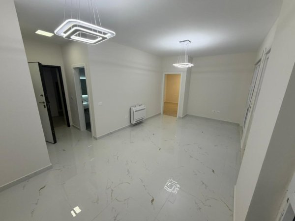 Tirane, jepet me qera apartament 1+1 Kati 4, 400 €