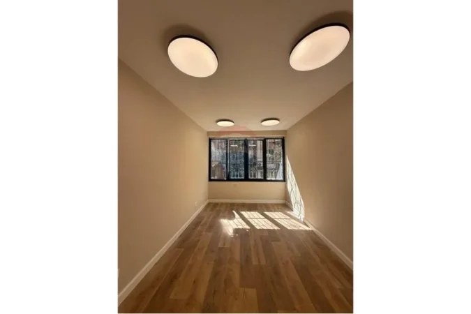 Tirane, shitet apartament 2+1 , 109 m² 252.000 € (SHITET APARTAMENT 2+1, ASTIR Shitet Apartament 2+1 Astir Sipërfaqe neto: 95 m² Sipërfaqe bruto: 79 m² Pallat i vitit 2013 I investuar (mbilim i ri dhe elektroshepiake cilesore, i pabanuar me...