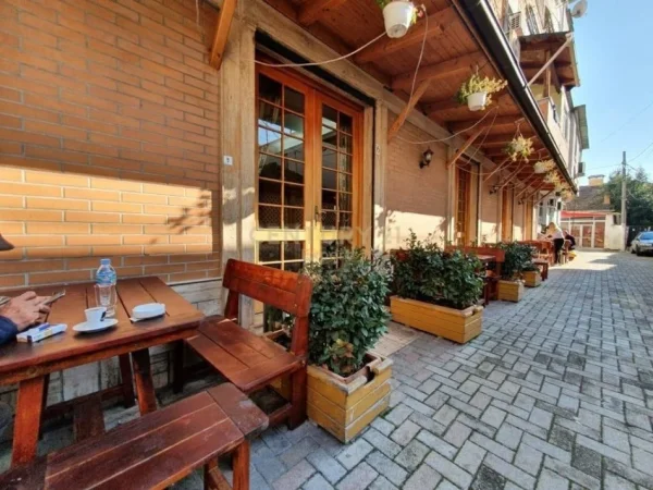 Tirane, jepet me qera ambjent biznesi Kati 0, 108 m² 2.500 € 