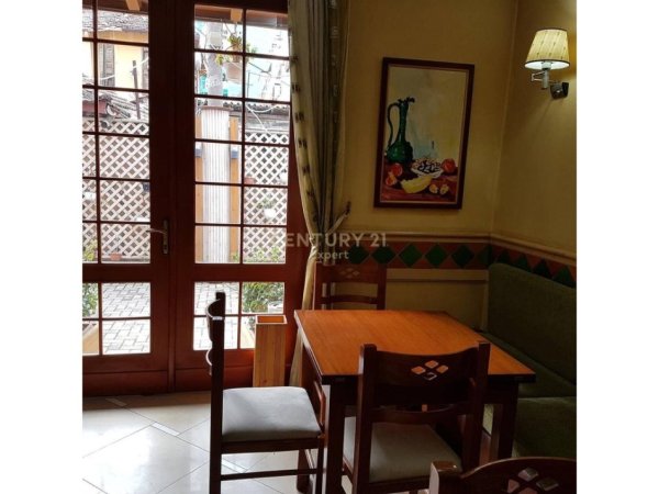 Tirane, jepet me qera ambjent biznesi Kati 0, 108 m² 2.500 € 