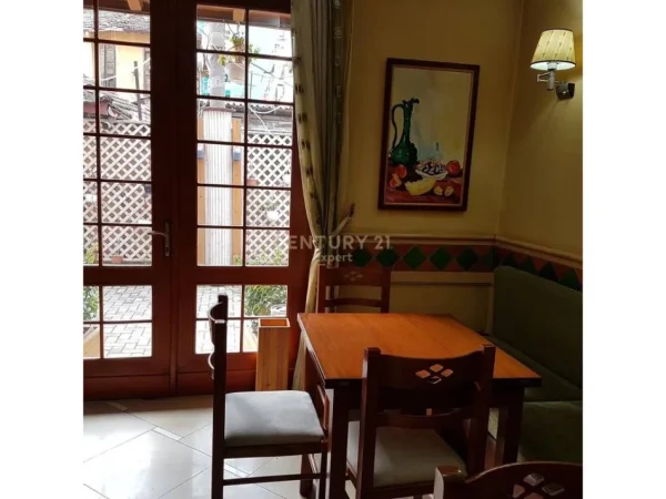 Tirane, jepet me qera ambjent biznesi Kati 0, 108 m² 2.500 € 