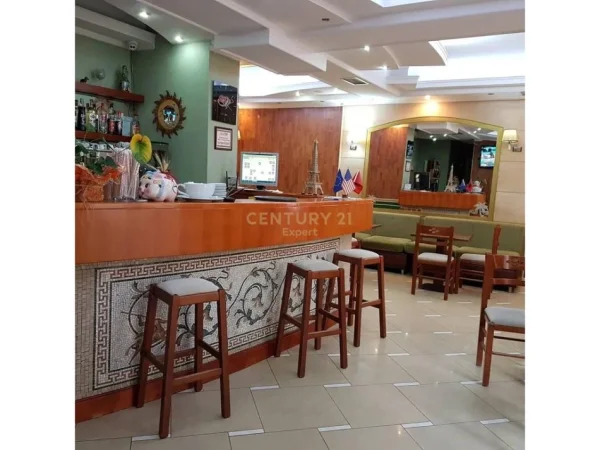 Tirane, jepet me qera ambjent biznesi Kati 0, 108 m² 2.500 € 