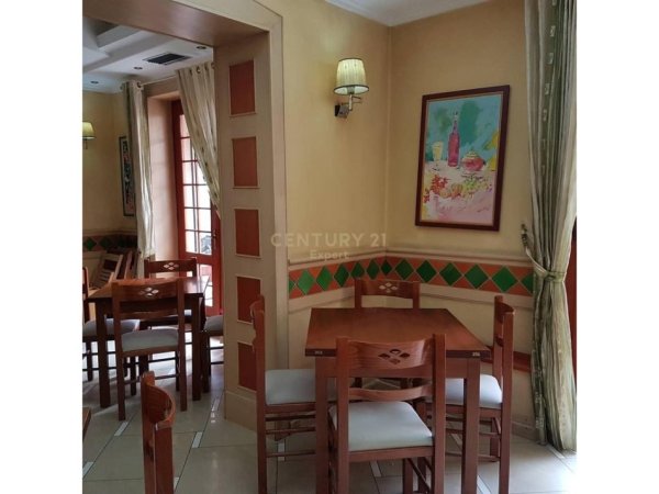 Tirane, jepet me qera ambjent biznesi Kati 0, 108 m² 2.500 € 