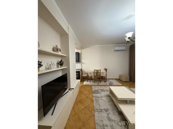 Tirane, jepet me qera apartament 2+1 Kati 8, 110 m² 700 € 