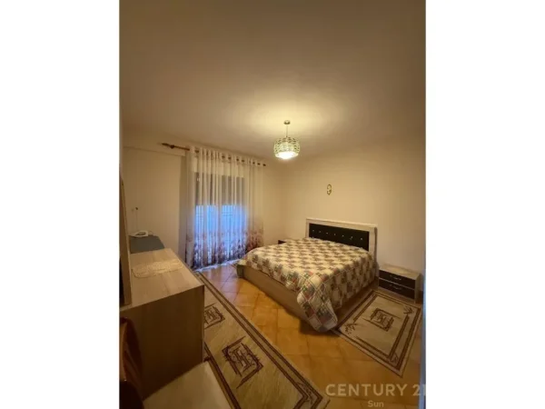 Tirane, jepet me qera apartament 2+1 Kati 8, 110 m² 700 € 