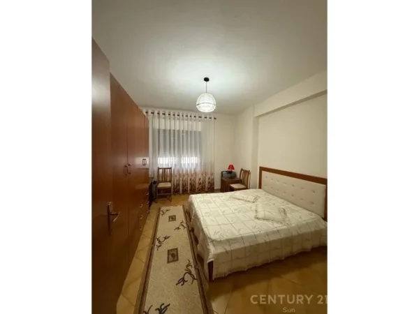 Tirane, jepet me qera apartament 2+1 Kati 8, 110 m² 700 € 