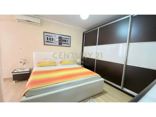 Tirane, jepet me qera apartament 2+1+Aneks+Ballkon Kati 7, 100 m² 750 € (Neom128197)