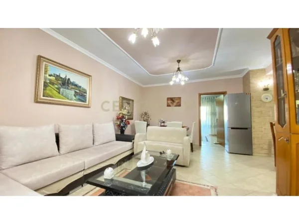 Tirane, jepet me qera apartament 2+1+Aneks+Ballkon Kati 7, 100 m² 750 € (Neom128197)