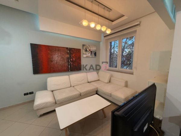 Tirane, jepet me qera apartament 2+1+Aneks+Ballkon Kati 3, 103 m² 800 € (blloku)