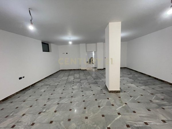 Tirane, jepet me qera ambjent biznesi Kati 0, 200 m² 3.100 € 