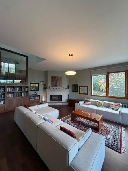 Tirane, jepet me qera Vile Kati 4, 700 m² 3.000 € (Liqeni i Farkes)