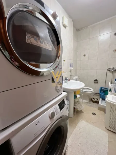 Tirane, jepet me qera apartament 2+1+Ballkon Kati 2, 114 m² 900 € (RRUGA MARKO BOCARI)