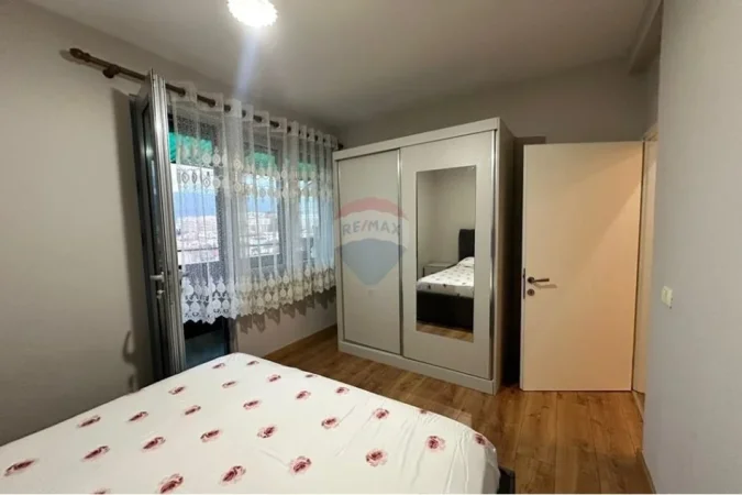 Tirane, jepet me qera apartament 2+1 , 85 m² 800 € (ish Fusha e Aviacionit)
