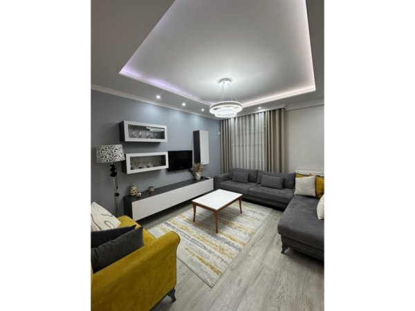 Tirane, jepet me qera apartament 2+1 Kati 3, 120 m² 800 € 