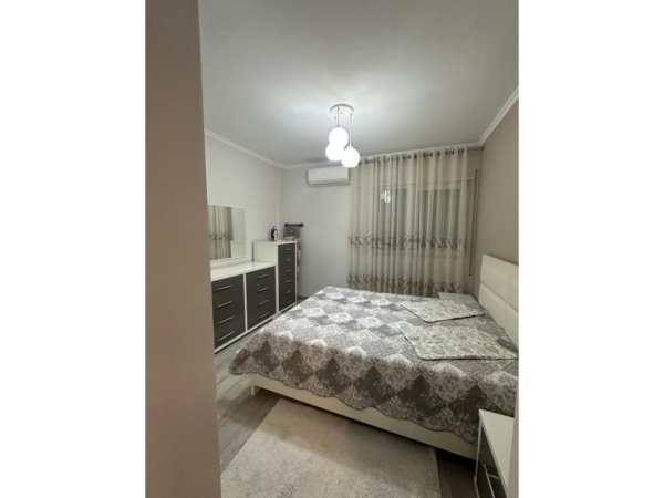 Tirane, jepet me qera apartament 2+1 Kati 3, 120 m² 800 € 
