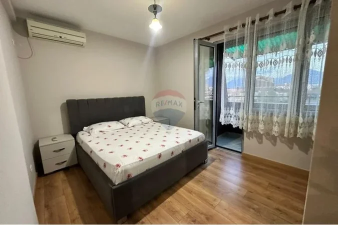 Tirane, jepet me qera apartament 2+1 , 85 m² 800 € (ish Fusha e Aviacionit)