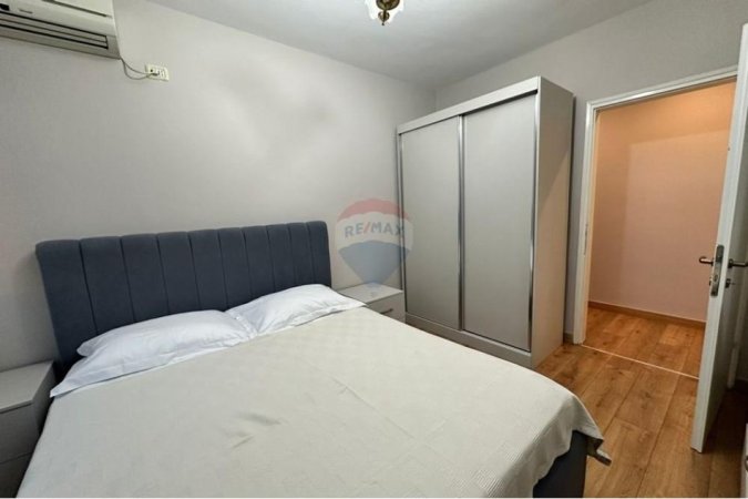 Tirane, jepet me qera apartament 2+1 , 85 m² 800 € (ish Fusha e Aviacionit)