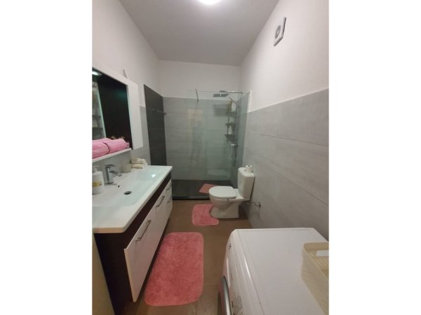 Tirane, jepet me qera apartament 1+1+Ballkon Kati 9, 60 m² 1.000 € 
