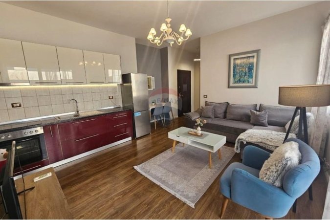 Tirane, jap me qera apartament 1+1 , 70 m² 650 € (Pazari i Ri!)