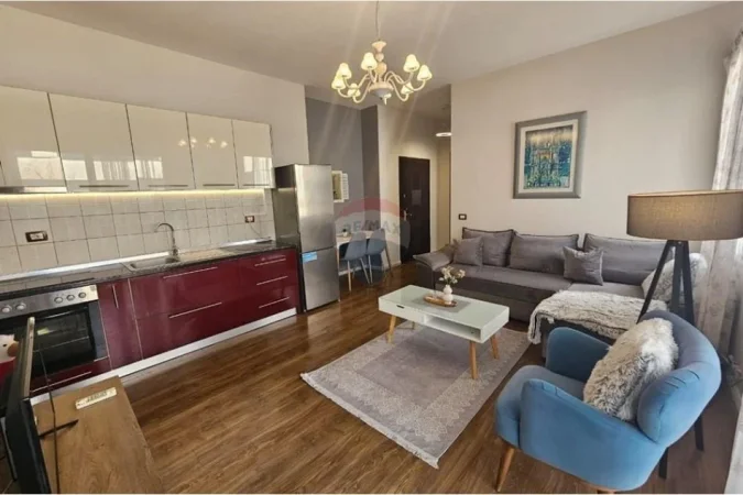 Tirane, jap me qera apartament 1+1 , 70 m² 650 € (Pazari i Ri!)