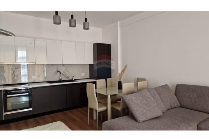 Tirane, jepet me qera apartament 1+1 , 70 m² 600 € (Farmacia 10, Tiranë)