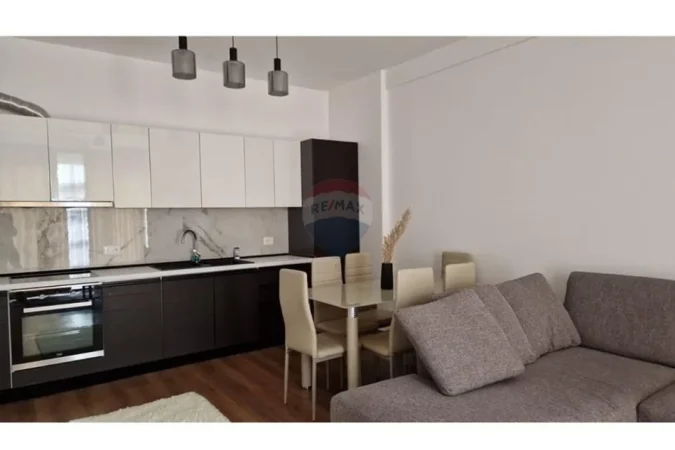Tirane, jepet me qera apartament 1+1 , 70 m² 600 € (Farmacia 10, Tiranë)