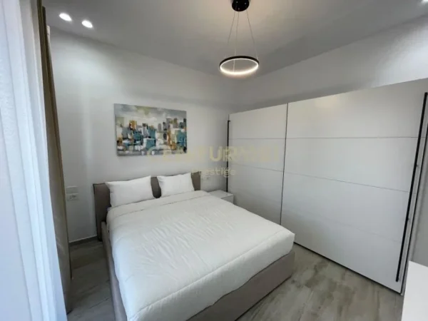 Tirane, jap me qera apartament 2+1 Kati 4, 118 m² 1.300 € 