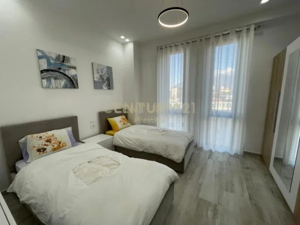 Tirane, jap me qera apartament 2+1 Kati 4, 118 m² 1.300 € 