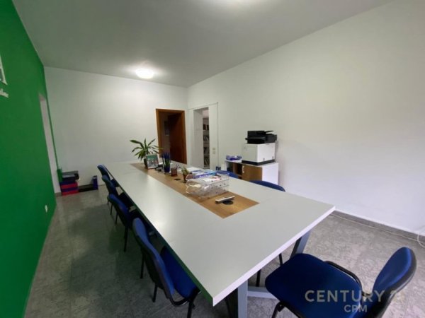 Tirane, jepet me qera ambjent biznesi Kati 5, 140 m² 1.000 € (Stadiumi Dinamo)