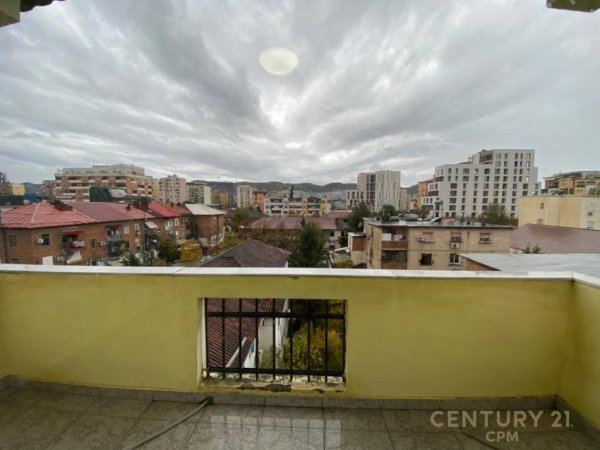 Tirane, jepet me qera ambjent biznesi Kati 5, 140 m² 1.000 € (Stadiumi Dinamo)