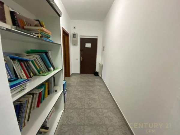 Tirane, jepet me qera ambjent biznesi Kati 5, 140 m² 1.000 € (Stadiumi Dinamo)