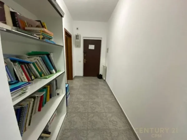 Tirane, jepet me qera ambjent biznesi Kati 5, 140 m² 1.000 € (Stadiumi Dinamo)
