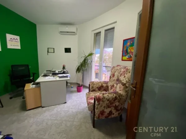 Tirane, jepet me qera ambjent biznesi Kati 5, 140 m² 1.000 € (Stadiumi Dinamo)