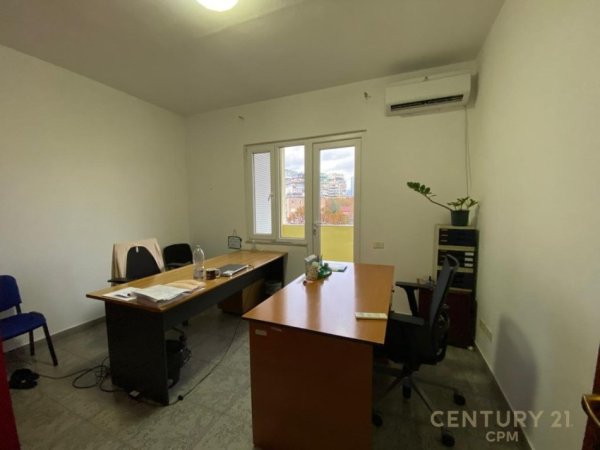 Tirane, jepet me qera ambjent biznesi Kati 5, 140 m² 1.000 € (Stadiumi Dinamo)