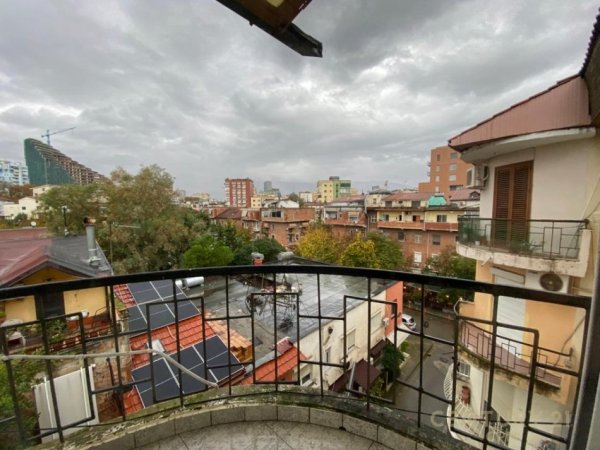 Tirane, jepet me qera ambjent biznesi Kati 5, 140 m² 1.000 € (Stadiumi Dinamo)