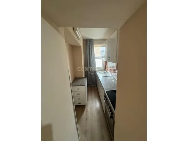 Tirane, jepet me qera apartament 2+1 Kati 3, 70 m² 550 € 