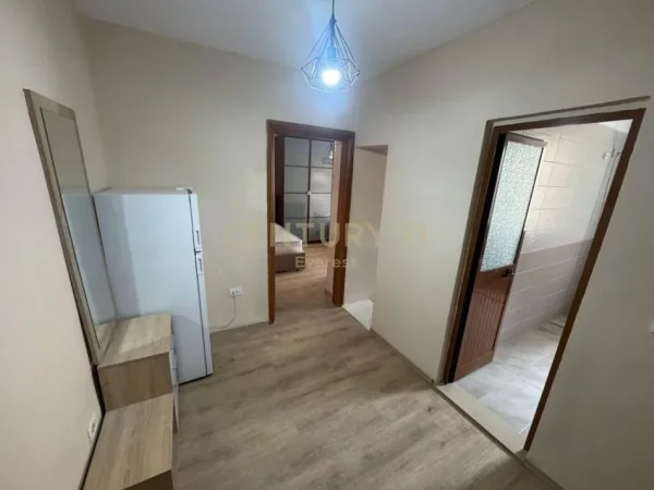 Tirane, jepet me qera apartament 2+1 Kati 3, 70 m² 550 € 