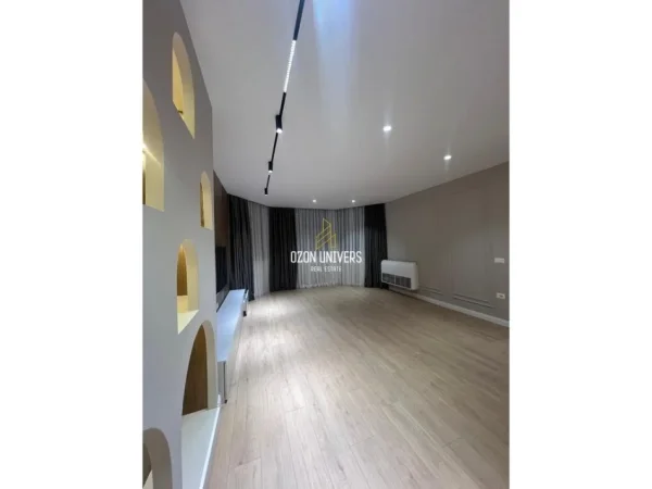 Tirane, jepet me qera apartament 3+1+Ballkon Kati 3, 160 m² 2.500 € (Rruga e Kosovarëve)