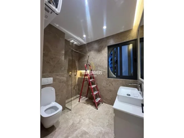 Tirane, jepet me qera apartament 3+1+Ballkon Kati 3, 160 m² 2.500 € (Rruga e Kosovarëve)