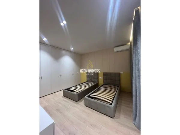Tirane, jepet me qera apartament 3+1+Ballkon Kati 3, 160 m² 2.500 € (Rruga e Kosovarëve)